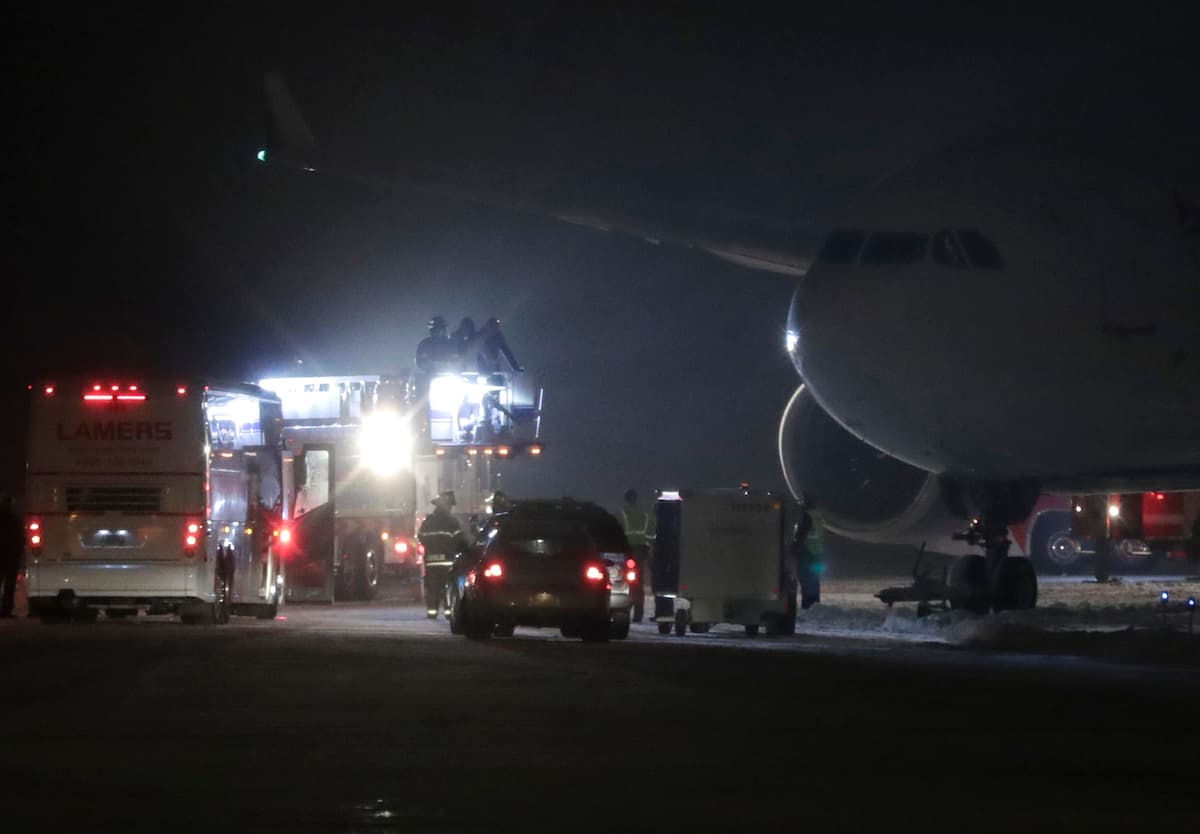 Jugadores de los Vikings quedan horas atrapados en un avión que se salió de la pista