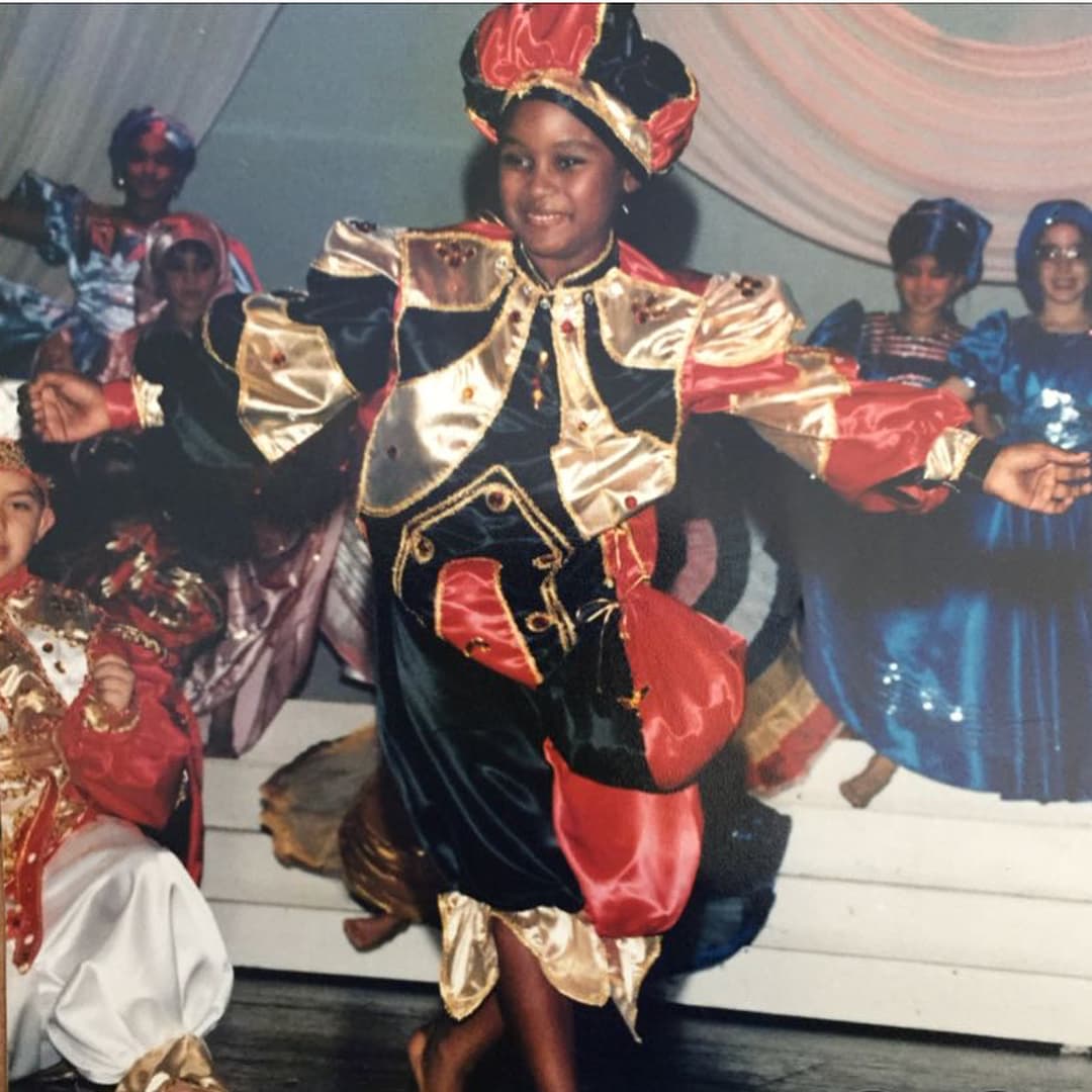 Está ligada a la televisión desde que era niña, cuando ganó el concurso ‘Miss Chiquitita’ del programa Sábado Gigante, pero sus pasiones de toda la vida han sido el canto y el baile.