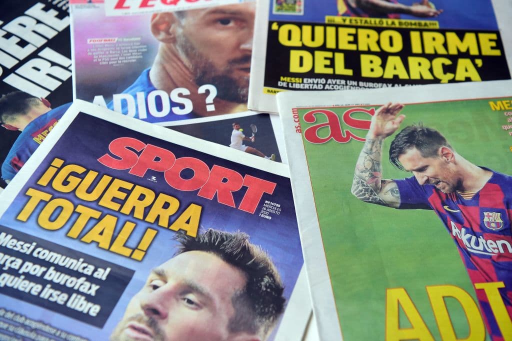 Fanáticos culés mostraron su descontento con la directiva blaugrana tras conocer el deseo de Lionel Messi de salir de la institución.