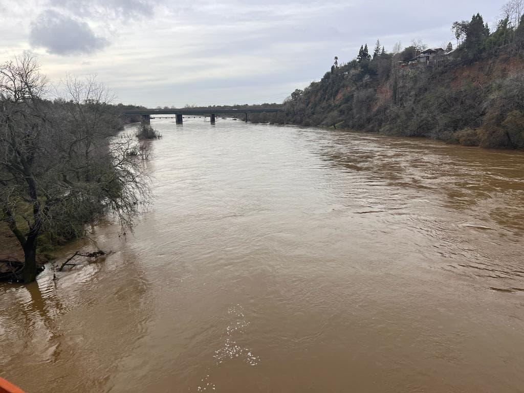 En tanto, el NWS adelantó que las lluvias continuarán durante la semana, con los episodios más fuertes pronosticados para este martes y a partir del próximo viernes.
