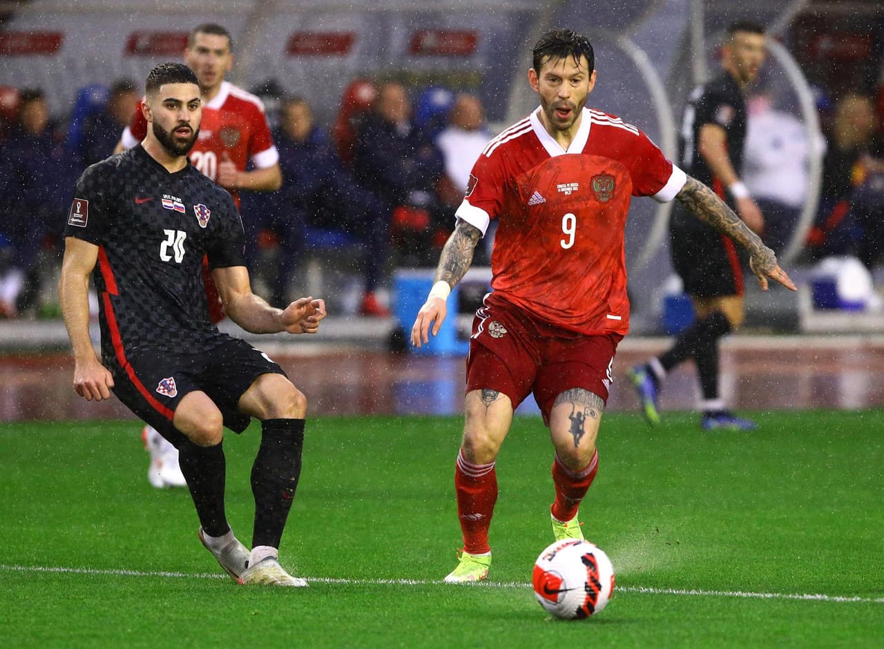 Croacia se impone a Rusia, con un autogol, durante las eliminatorias de la UEFA rumbo a Qatar 2022. Fiodor Kudriashov anotó el gol a favor de los croatas al minuto 81' del encuentro, lo que le dio la victoria y el liderato del Grupo H.