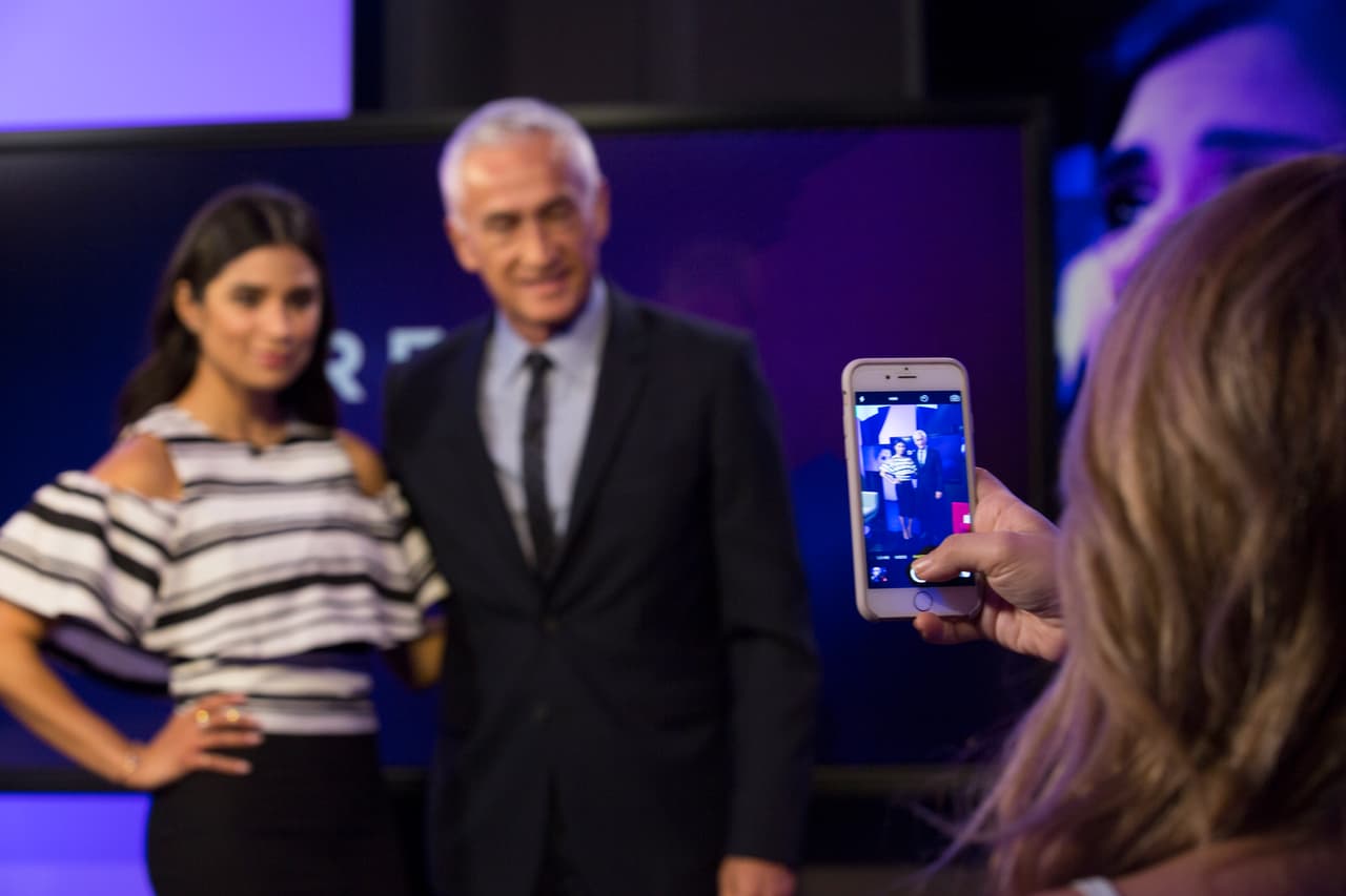 Fin del encuentro con Jorge Ramos, pero antes una selfie.
