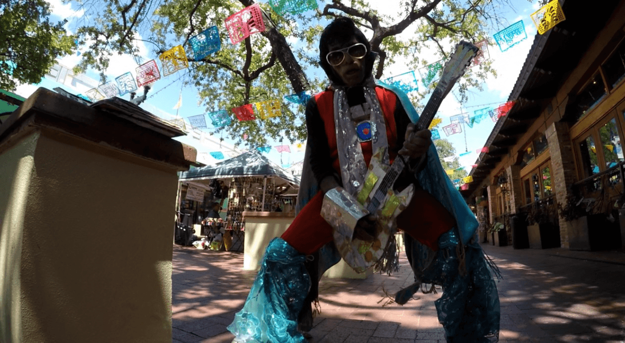 Esquivel estuvo hospitalizado por covid-19 y tuvo una infección de esófago.
<br>
<br>Su hermano, George Cisnero, había creado un GoFundMe para recaudar fondos que ayudaran a pagar las facturas médicas. Recientemente en marzo, informó que el artista estaba en un hospicio.