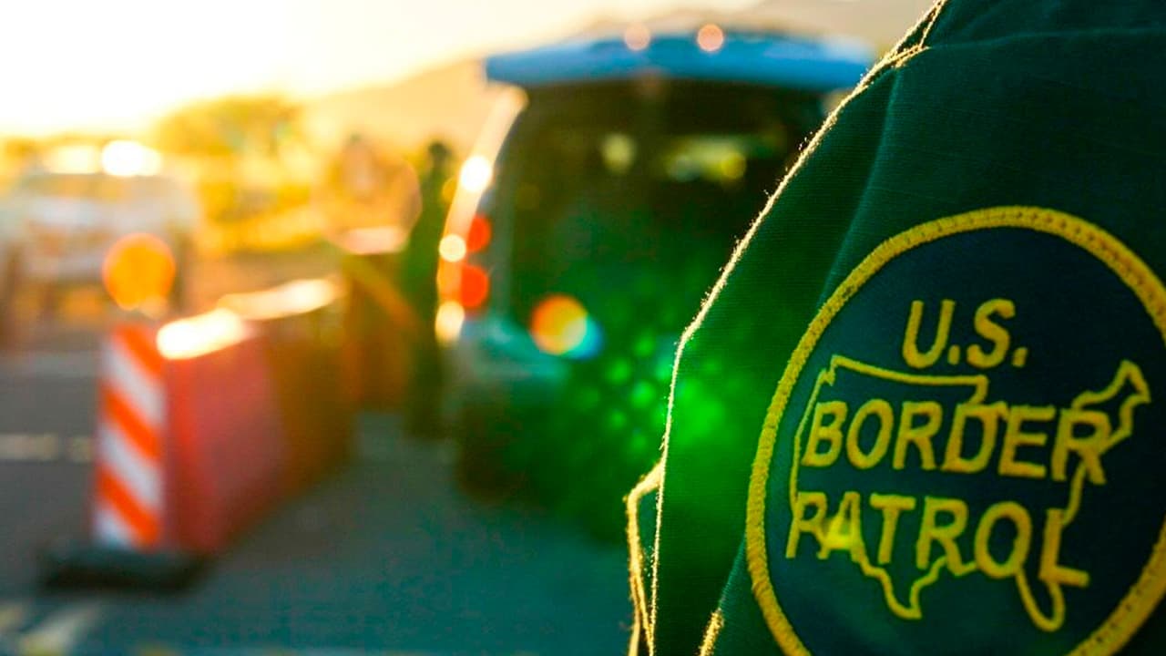 Les dieron sedantes e identificaciones falsas: mujer intenta llevar a EEUU de contrabando a dos niños mexicanos