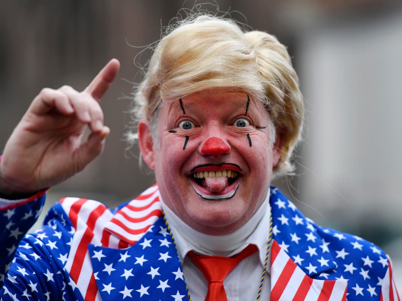 <b>Duesseldorf, Alemania. </b>Un espectador del desfile Rose Monday Parade de Alemania, disfrazado de Donald Trump. 27 de febrero.