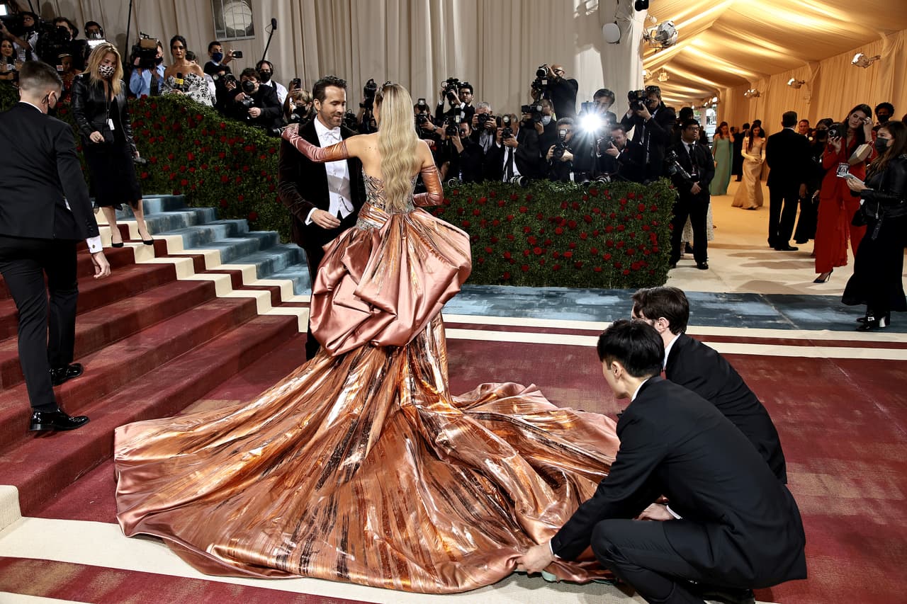 Para algunos expertos, Lively hizo buen honor al tema de la gala, el 'gilded glamour', que enmarca la exposición que se inaugura estos días en el Museo Metropolitano.
<br>