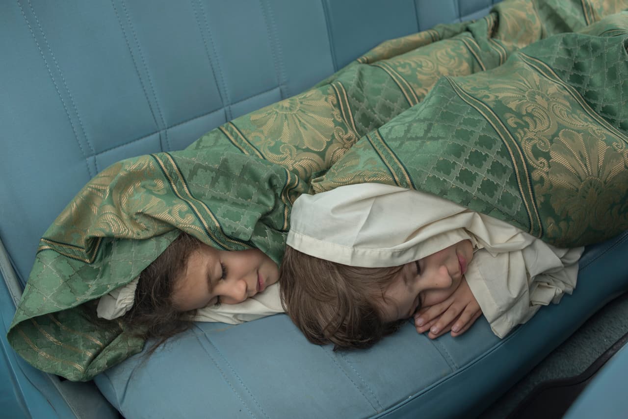 Posteriormente 'El Buen Mozo' acabó con la vida de los hijos de
<b><a href="http://www.univision.com/series/el-chapo/juan-carlos-olivas-es-el-guero-en-el-chapo" target="_blank">Heriberto 'El Güero' Palma</a></b> aventándolos por un puente.