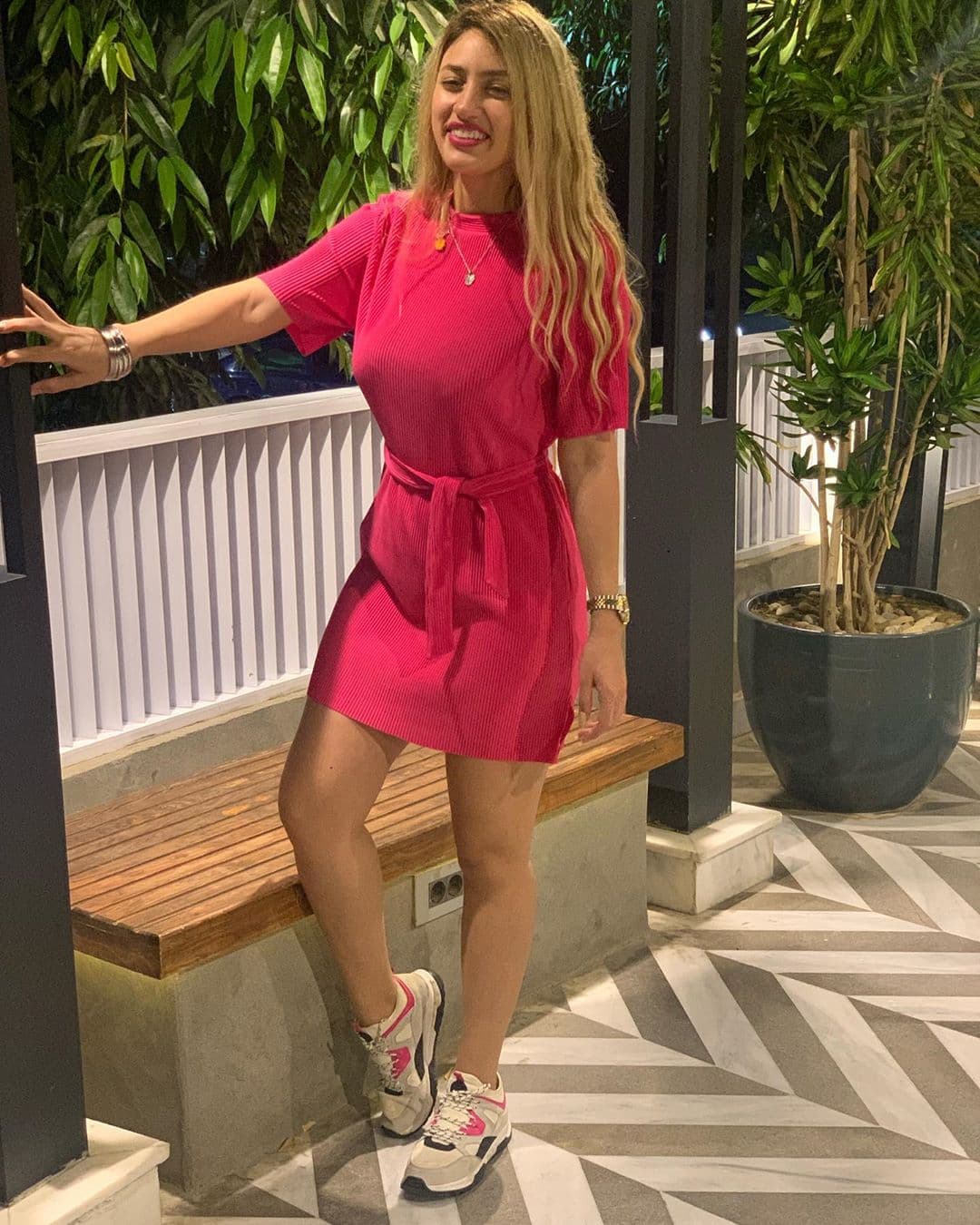 <b>Mawada al Adham</b>, tiene 22 años y suma más de 1.6 millones de seguidores en Instagram.