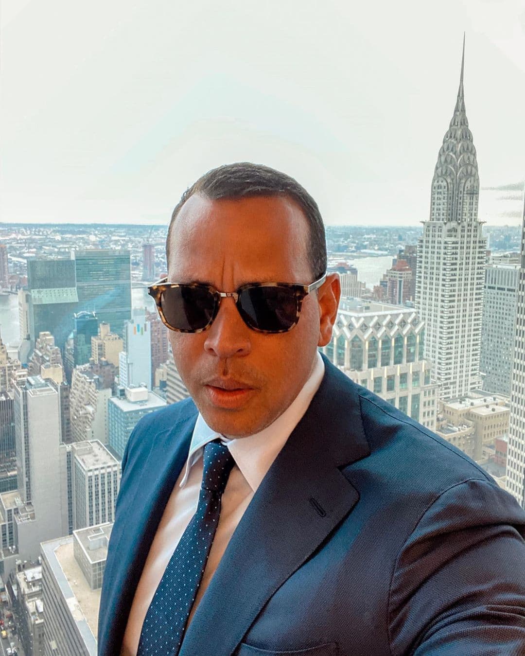 Mientras el grupo de JLo y Álex Rodríguez habían juntado un total de $1.7 mil millones, según el New York Post; se cree que Steve Cohen mantendrá su oferta de al menos los $2.5 millones, que negoció en febrero pasado.