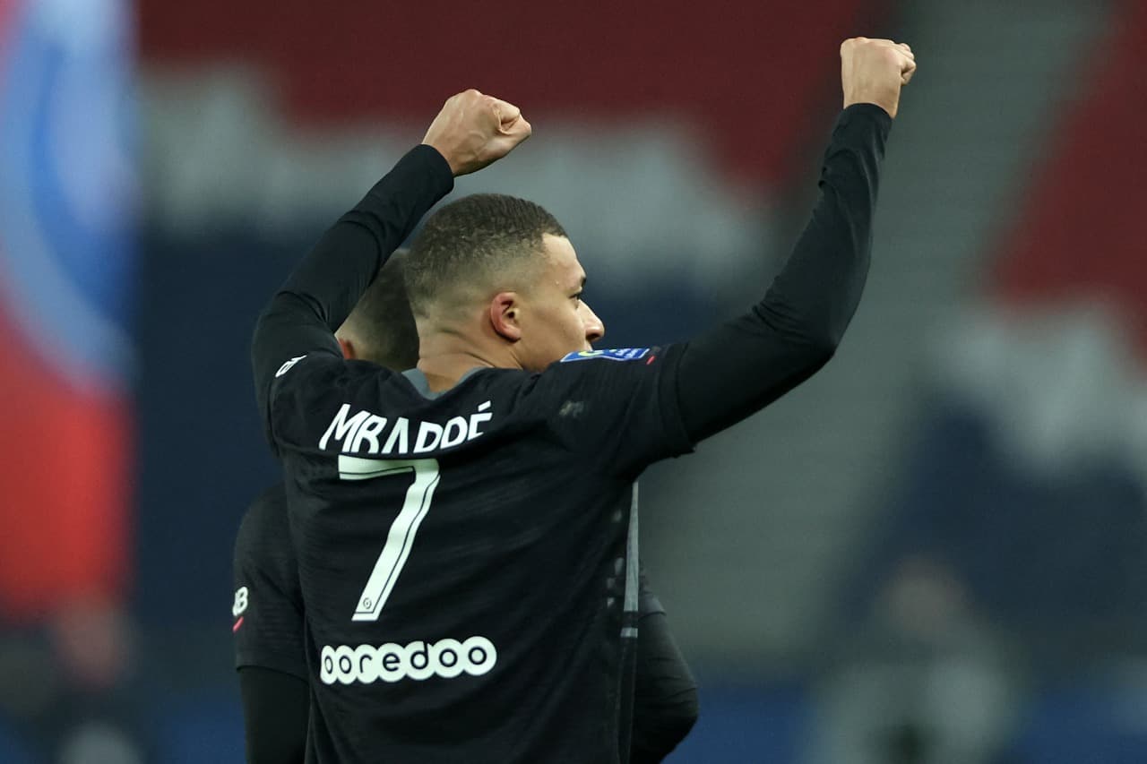PSG ofrece multimillonario contrato a Mbappé para retenerlo
