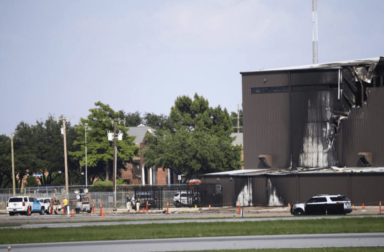 Testigos comentan que la nave no logró despegar bien.