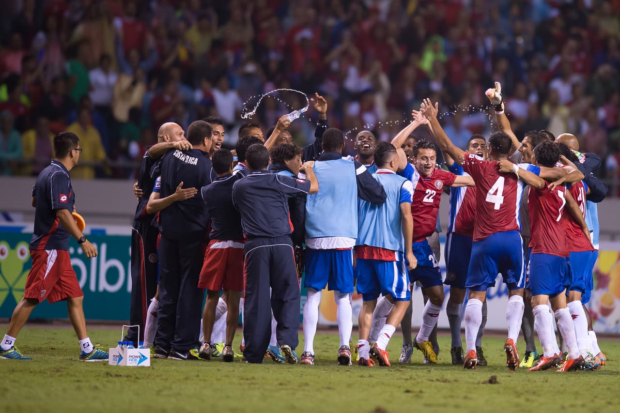 En duelos simultáneos, Panamá ante EEUU y México vs Costa Rica, los canaleros dejaron a México fuera del Mundial durante 13 minutos.