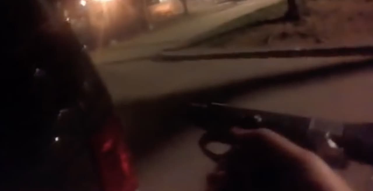 Policía revela video de cámaras corporales de oficiales en tiroteo mortal en Brooklyn