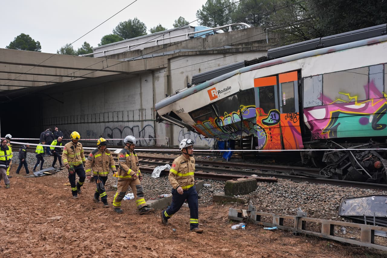 Conductores de trenes en España convocan a huelga nacional tras descarrilamientos mortales