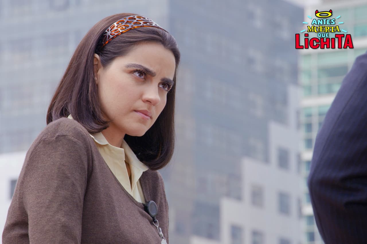 Alicia acepta casarse con Alex, pero a cambio le pide a Augusto el puesto de Directora General Creativa de Icónika y que mueva sus influencias para que reabran “El Cafecito”.