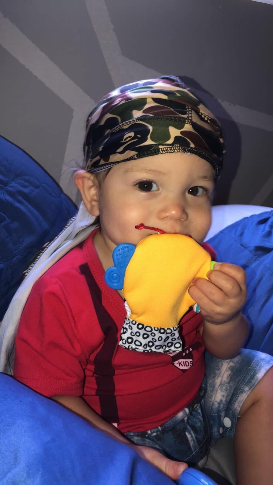 Semanas más tarde,
<a href="https://www.univision.com/local/san-antonio-kwex/revelan-video-en-el-aparece-la-madre-de-san-antonio-que-ha-desaparecido-junto-a-su-bebe-de-un-ano-video">las autoridades revelaron las imágenes de las cámaras de seguridad de una tienda en San Antonio y en un autobús VIA.</a>
<b>En ambos videos aparece D'Lanny sin el bebé.</b>
<br>