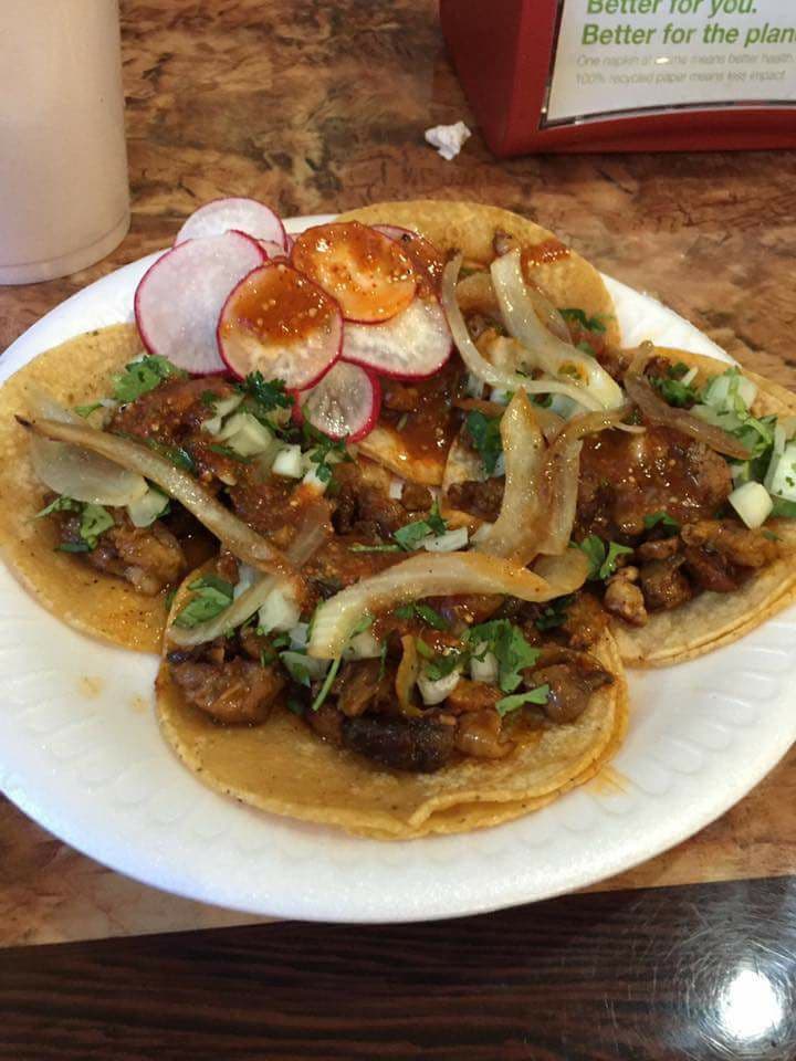 <b>Tacos El Amigo</b> son reconocidos y premiados por su propia clientela. Los tacos de camaron dicen que son los más apetitosos, sin embargo, hay quienes prefieren los de asada, que a todo esto, son los más populares entre los americanos.