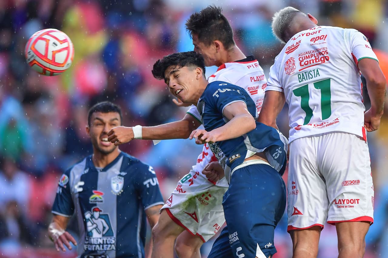 Necaxa toma rumbo en el Apertura 2022 y ahora le pegó a un Pachuca que ya suma tres partidos sin ganar en una descarga eléctrica que le vale para tres puntos muy importantes en el torneo gracias a los goles de Garnica y Giménez.