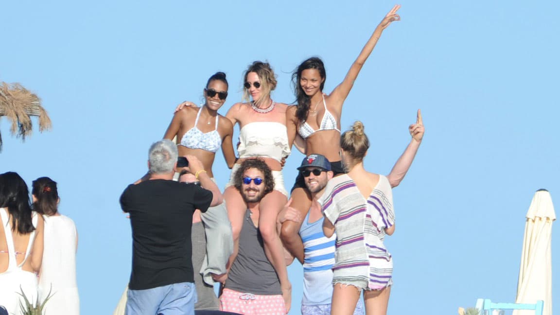 Las modelos de Victoria's Secret sí que saben divertirse.