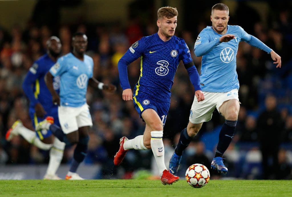 Chelsea, sin piedad, golea al Malmö 4-0 en Stamford Bridge, durante la Jornada 3 en la UEFA Champions League. Andreas Christensen abrió el marcador al minuto 4', seguido de un doblete por parte de Jorge Luis Frello, ambos como cobro de penaltis y el último de Kai Havertz al 48', quedando segundos del Grupo H.