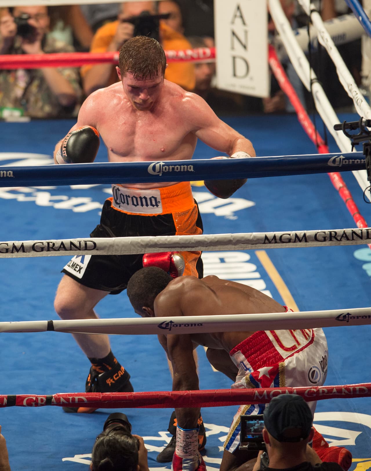 En los momentos álgidos del combate, ello le puede sacar a flote. Por el simple hecho de que no es lo mismo prepararse bien tres meses para un combate que tener una vida de disciplina a tus espaldas.