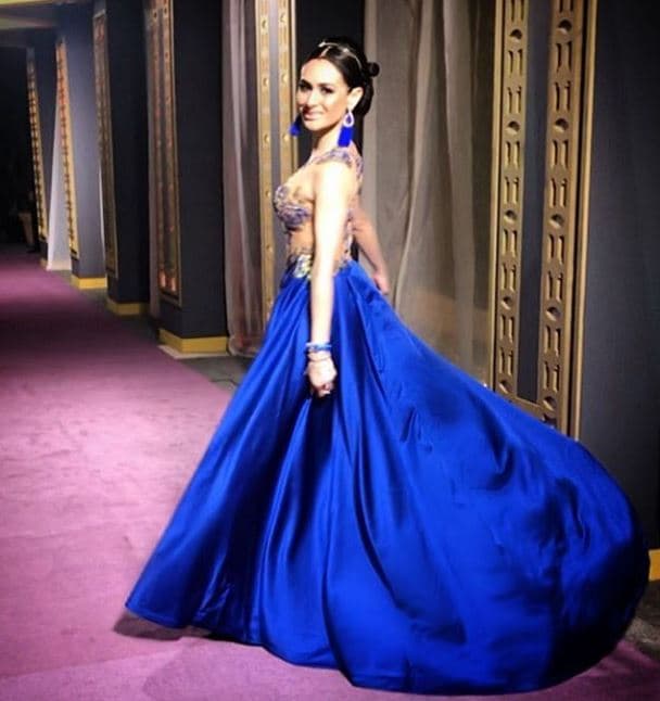 Wendy Braga arrasó a su paso por la alfombra morada de la entrega número 36 de los Premios TVyNovelas 2018 con un diseño de Gener Pereira confeccionado en color zafiro y transparencias.