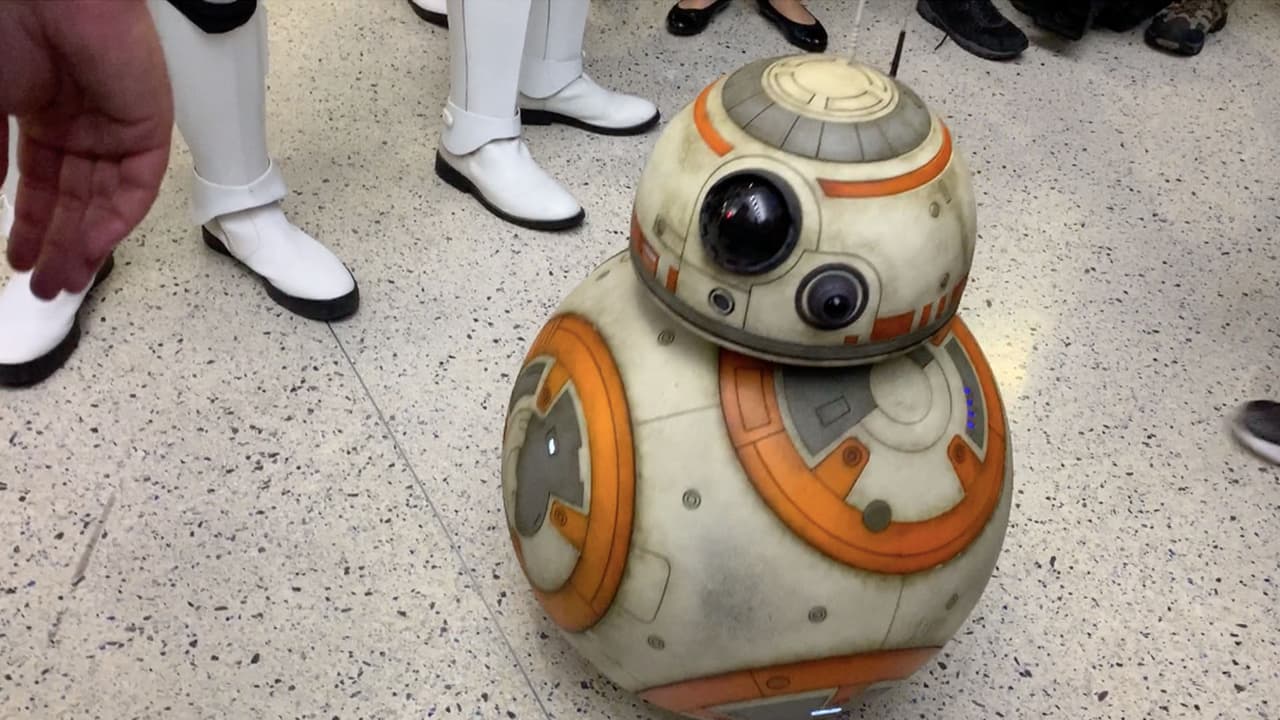 Otros personajes también estuvieron presentes como BB-8.
