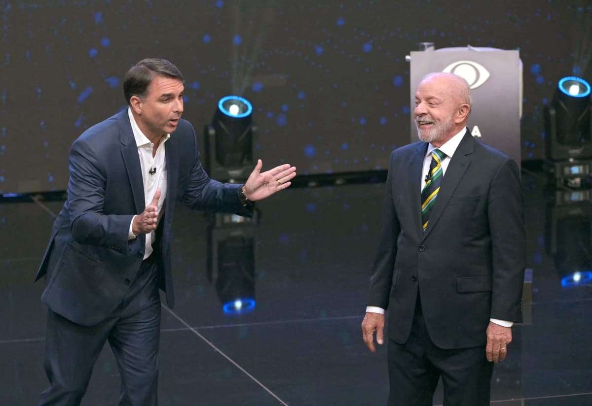 "Payaso", "corrupto": con más insultos que propuestas, Lula y Flávio Bolsonaro se miden en el primer debate electoral en Brasil
