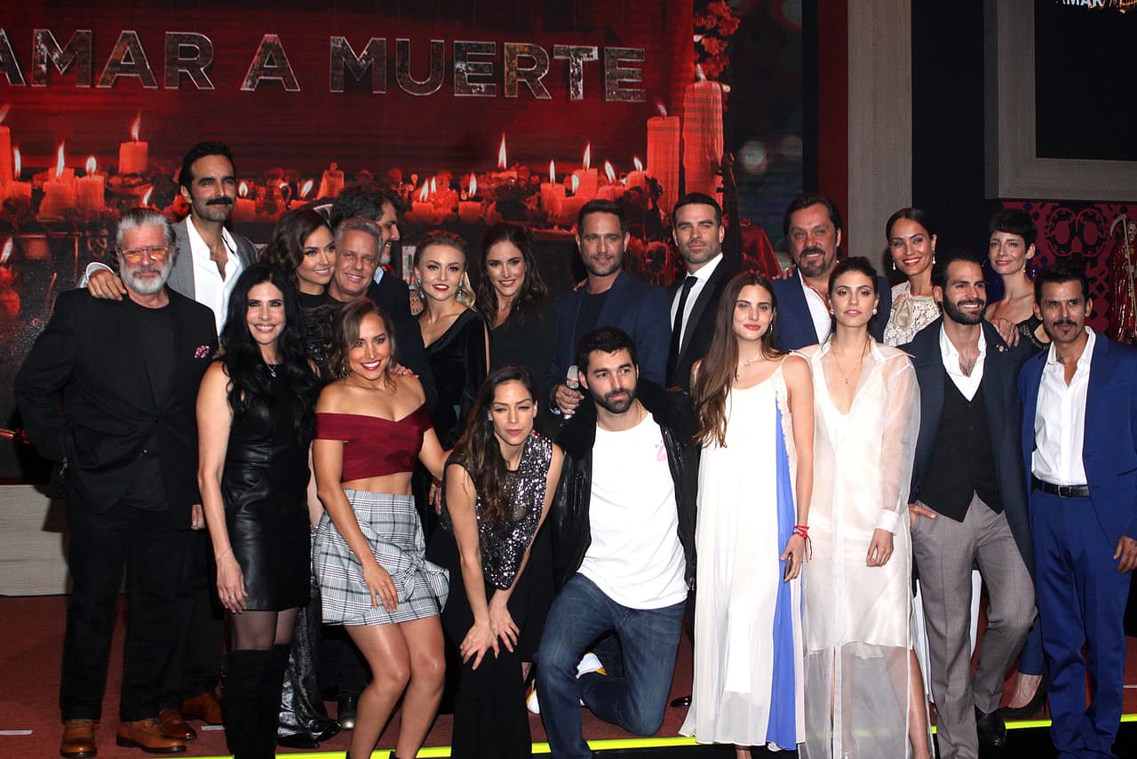 Sobre su actuación en ‘Amar a muerte’, en la que interpreta a Juliana, una mujer joven que mantiene una relación lésbica con Valentina (Macarena Achaga), la actriz reveló que
<b> ve muchas similitudes entre su personaje y ella, pues al igual que Juliana, siente miedo cada que enfrenta algo nuevo en su vida.</b>