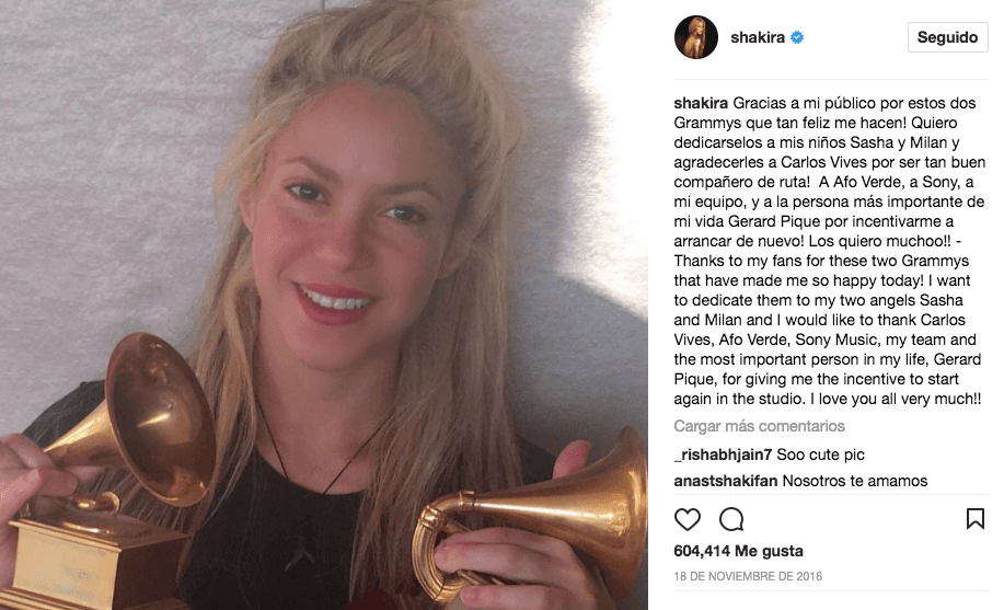 La colombiana desbordó amor en sus agradecimientos, pues dedicó el premio a su familia, seguidores y equipo de trabajo.