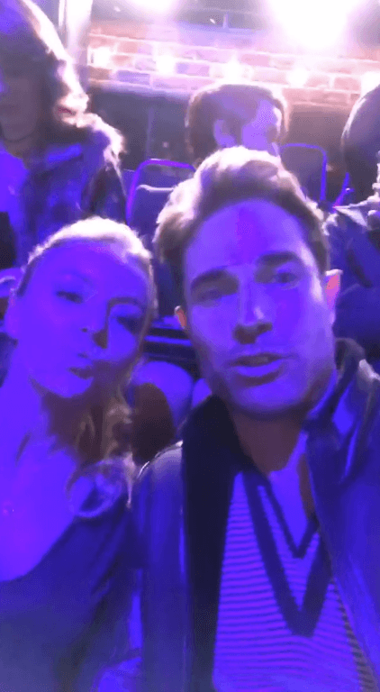 Entre el público, desde temprano, ya estaban sentados Sebastián Rulli y su novia Angelique Boyer.