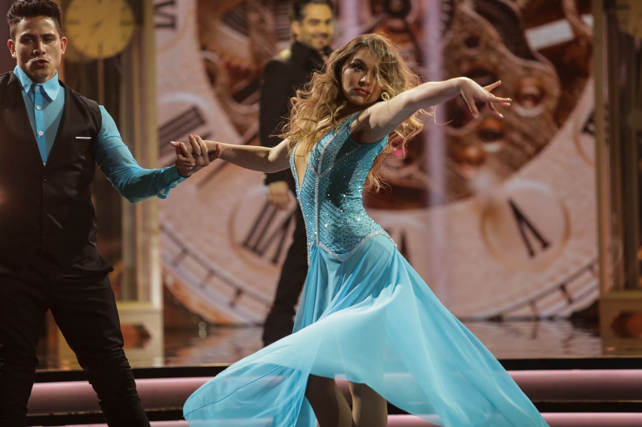 Sofía Castro presentó su número de baile cuando Chaparro nos deleitó con 'Amorcito corazón' de Pedro Infante.