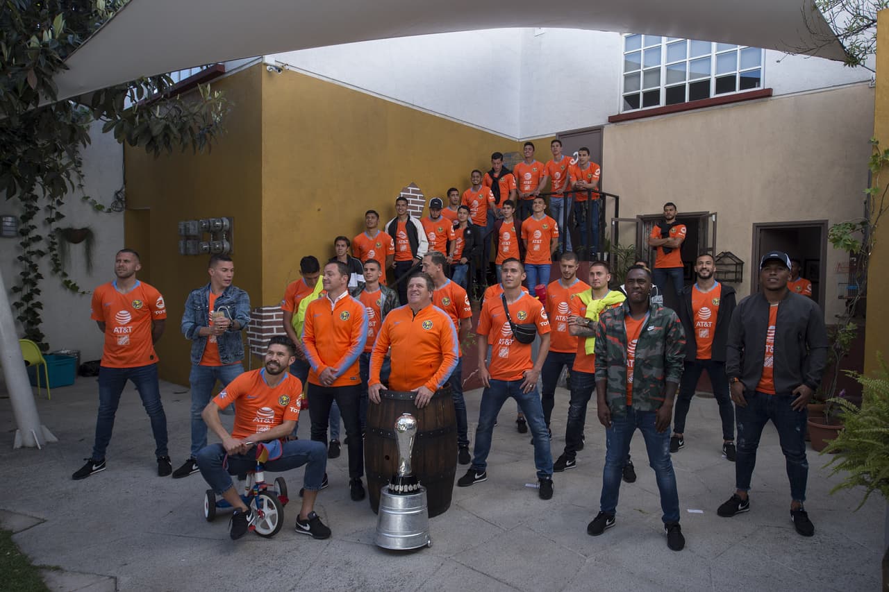 Estas son imágenes detrás de las cámaras en el evento de la foto oficial del Club America en las instalaciones de Grupo Chespirito en Ciudad de Mexico.