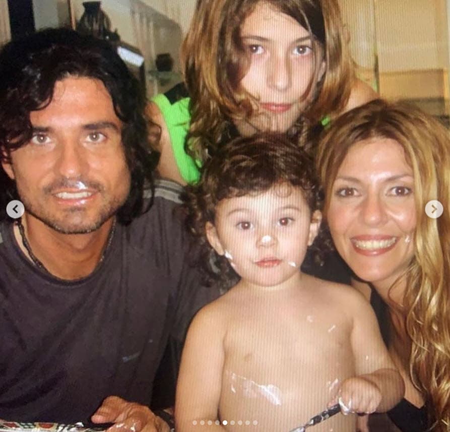 "Con Dieguito tengo una muy buena relación de padre e hijo, pero al principio no voy a mentir que costó, porque
<b><a href="https://amp.lavozarizona.com/amp/5549433002" target="_blank">era un niño bastante terrible</a></b>, un pequeño demonio, pero con el tiempo fui creciendo y madurando y hoy tengo una relación muy estrecha con él, es mi consejero de vida, me brinda muchas herramientas para afrontar la vida", indicó en declaraciones publicadas por La Voz de Arizona en julio de 2020.
<br>