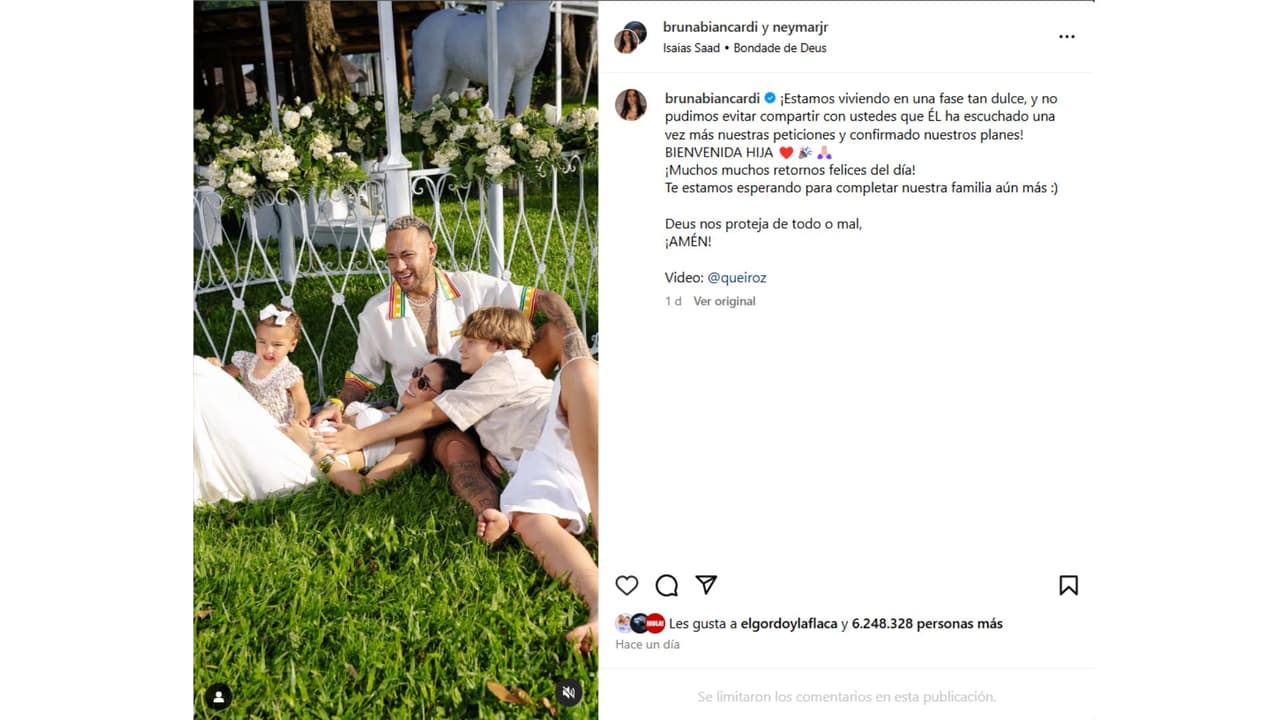 Neymar Jr con sus dos hijos mayores.