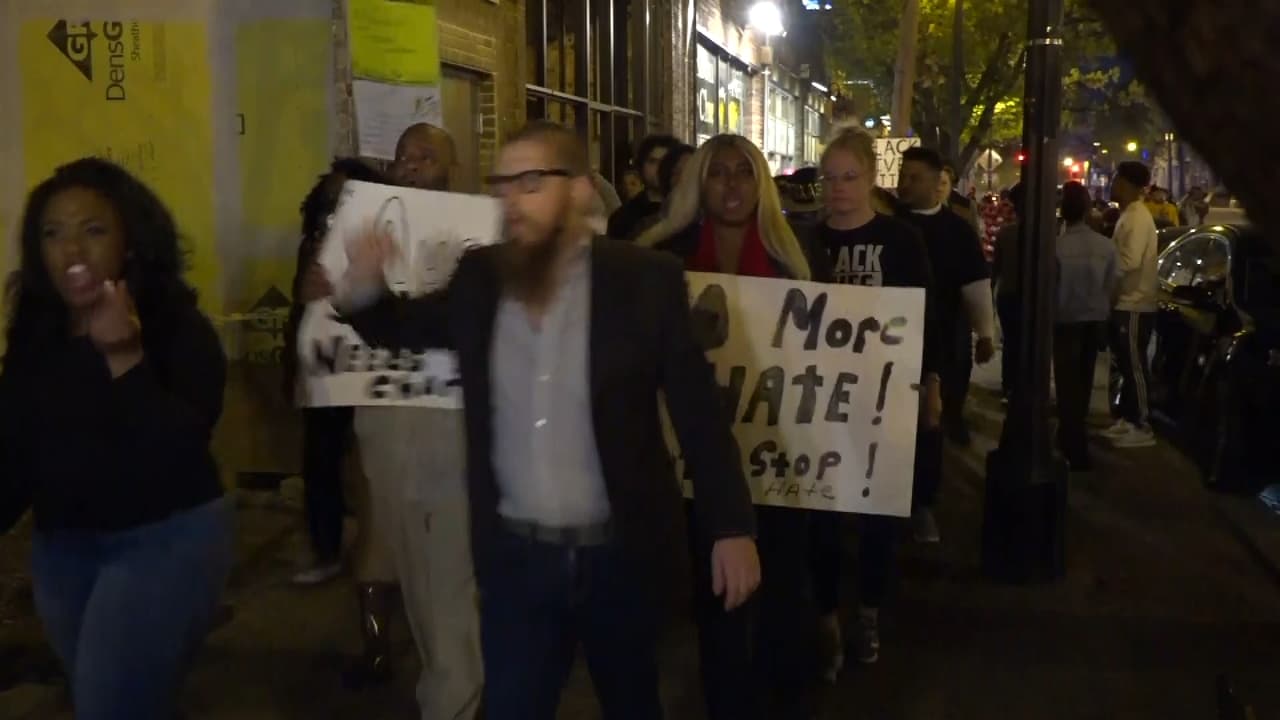 Este ataque generó días de protestas multitudinarias en el Metroplex.
<br>