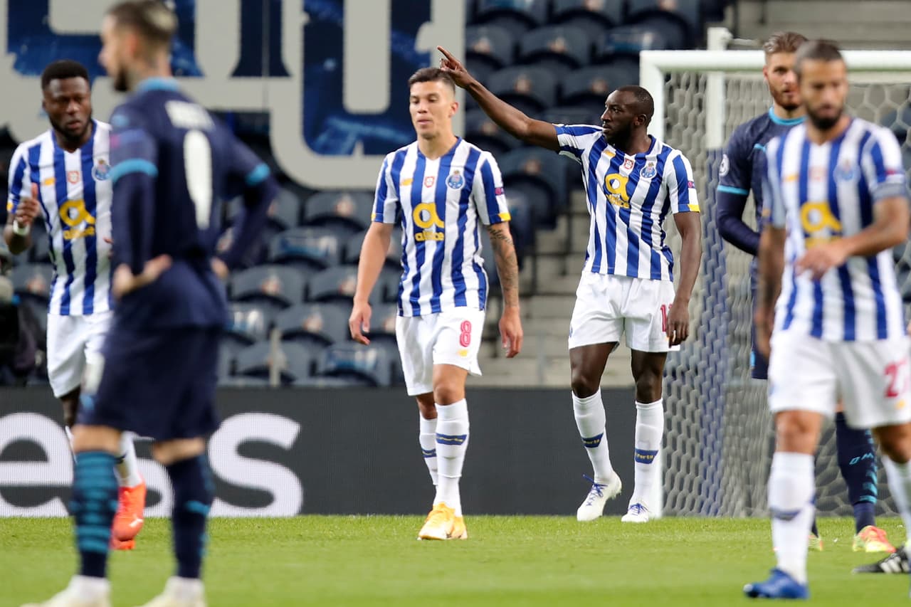 El mexicano fue protagonista en la goleada del conjunto portugués en la tercera fecha de la competición. Marega (4’), Oliveira (28’) y Díaz (69’) marcaron los tantos del encuentro. En la J4 se volverán a enfrentar ambos equipos en Francia.