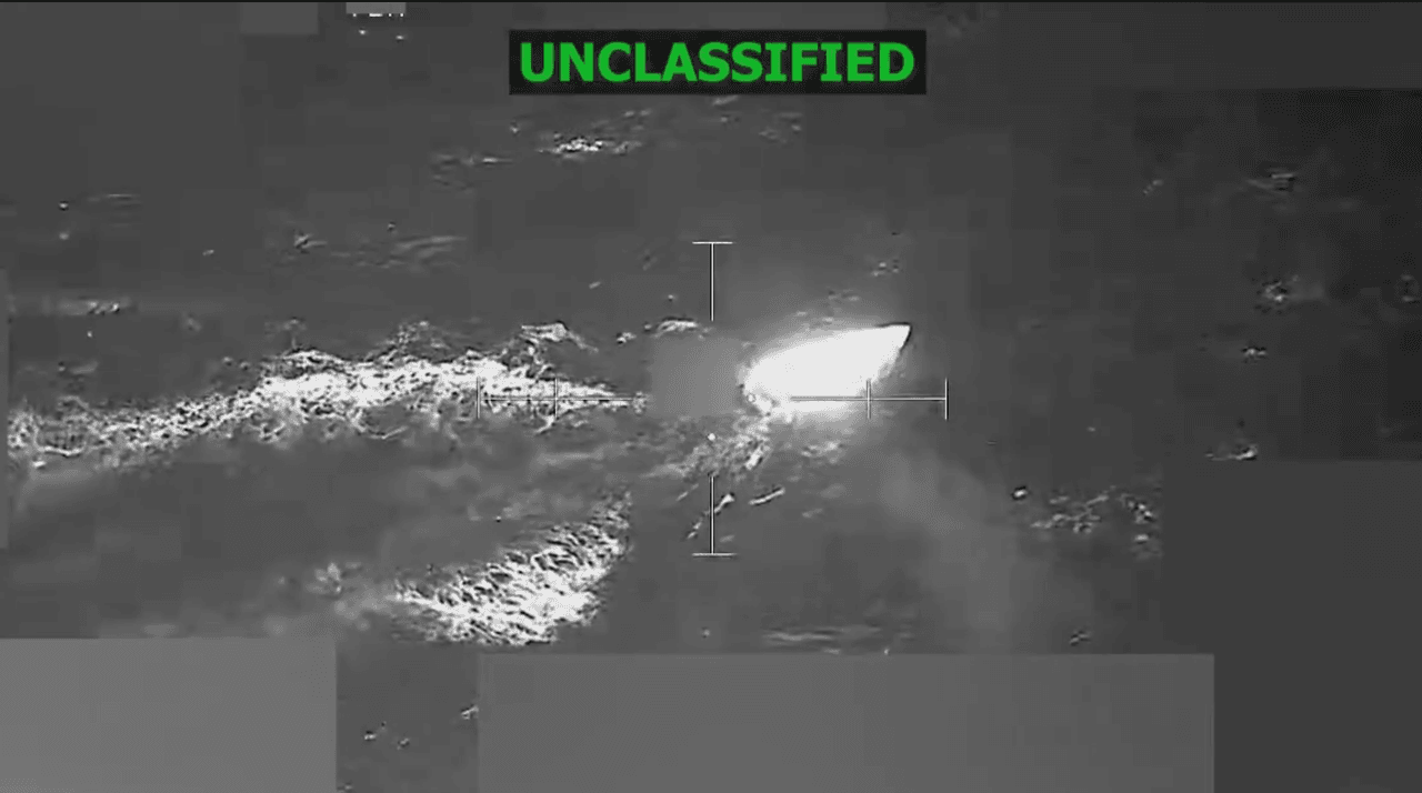 Casa Blanca reconoce y defiende la orden de atacar a sobrevivientes de supuesta 'narcolancha' en el Caribe