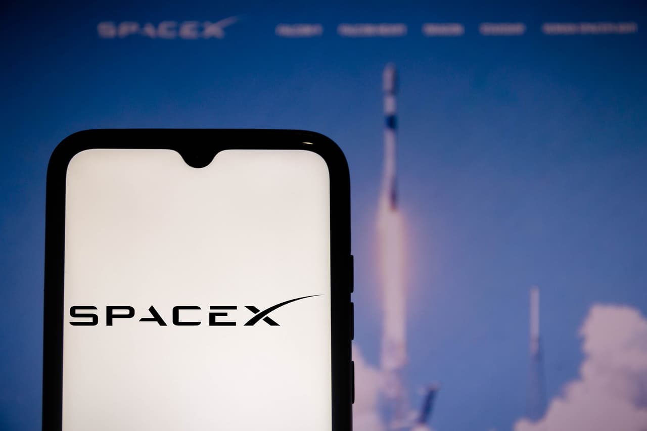 <b>Puesto 2. SpaceX</b>
<br>
<br>Valor neto: 100,300 millones de dólares
<br>
<br>País: Estados Unidos
<br>
<br>Categoría: Tecnología aeroespacial
<br>