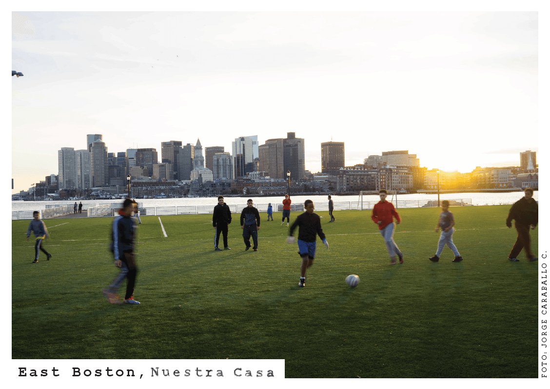 "Algo tenemos que hacer para quedarnos en el barrio que hemos ayudado a transformar con nuestros impuestos, ¿no crees?", es el texto de cierre de una postal.
