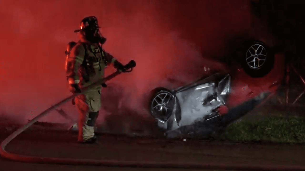 El Departamento de Bomberos recibió la llamada de emergencia a las las 11:45 p.m. del jueves.
