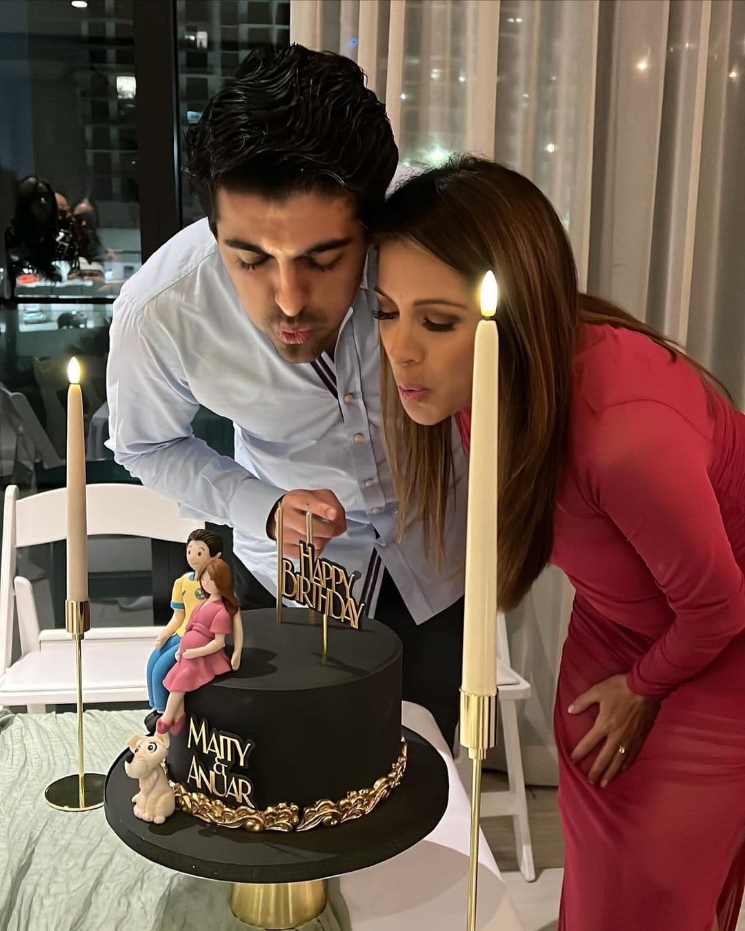 Maity Interiano y Anuar Zidan compartieron un pastel.