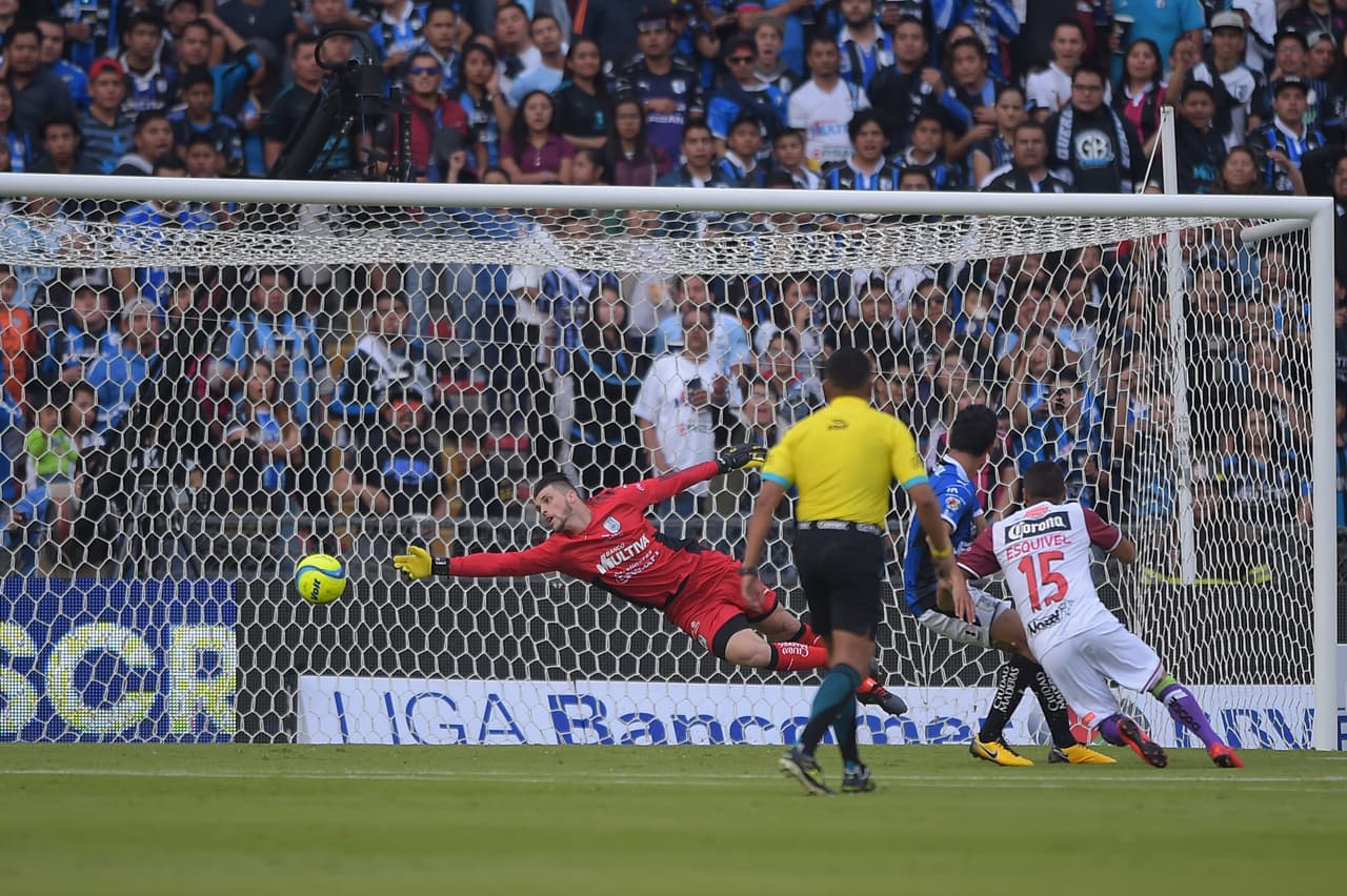 El gol del Veracruz llegó al minuto 25, obra de Carlos Esquivel quien venció a Tiago Volpi con un disparo desde fuera del área.