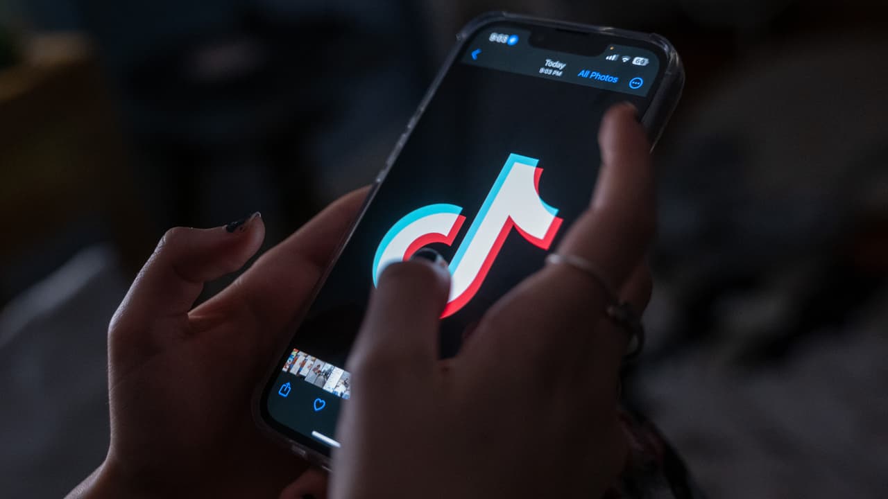 Alertan por peligrosos retos de TikTok tras muerte de joven al realizar acrobacias extremas