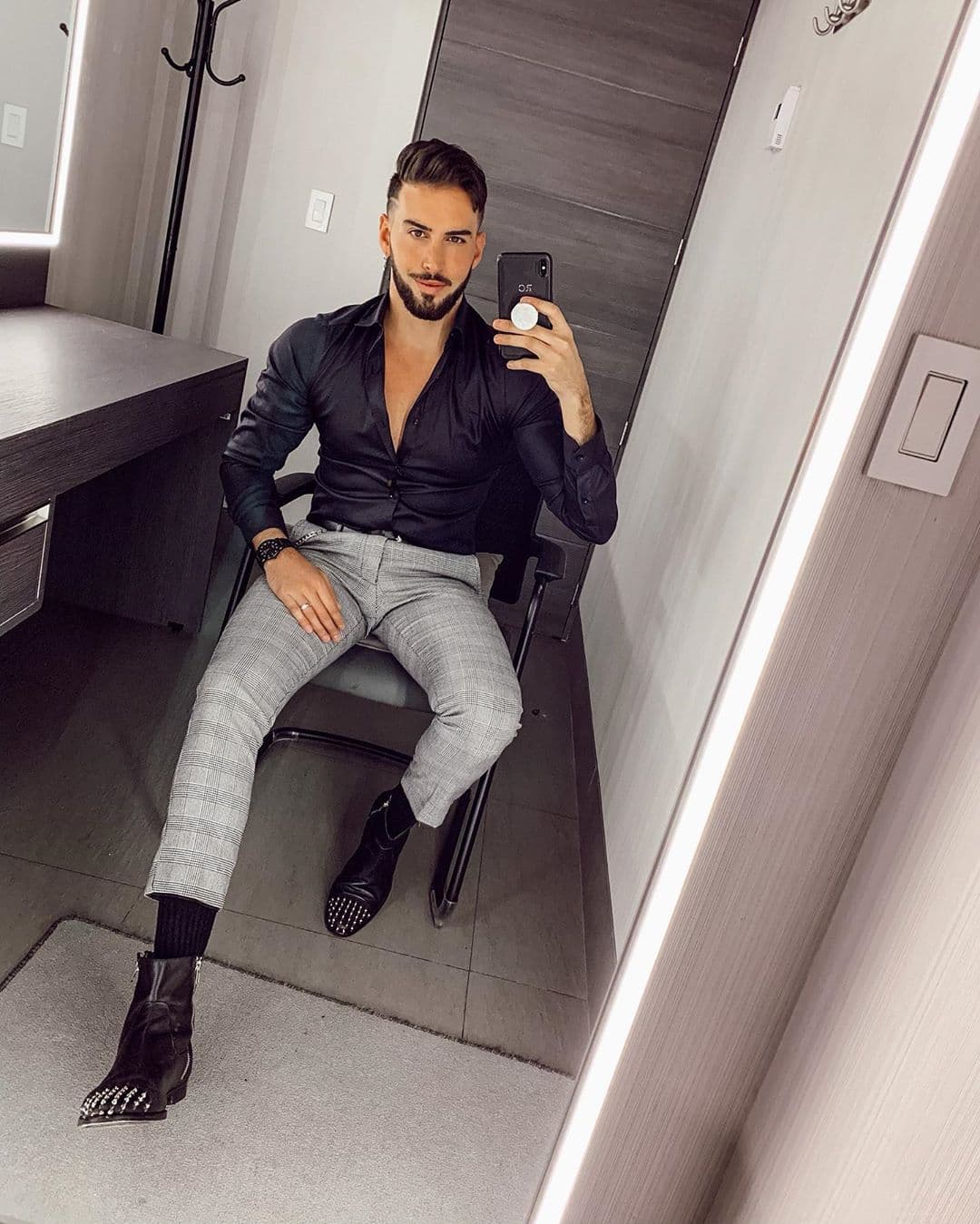 El presentador
<b>Roberto Carlo</b> también dio positivo por coronavirus, tras hacerse la prueba luego de sentir fuertes migrañas, falta de aire y fiebre.