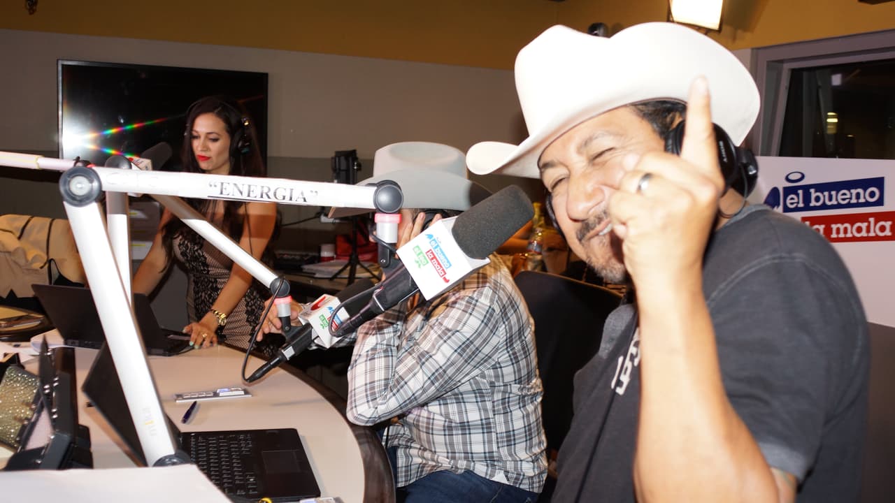 Carla Medrano enamoró a Gerardo Ortiz durante la entrevista del artista con 'El Bueno, La Mala y El Feo'.