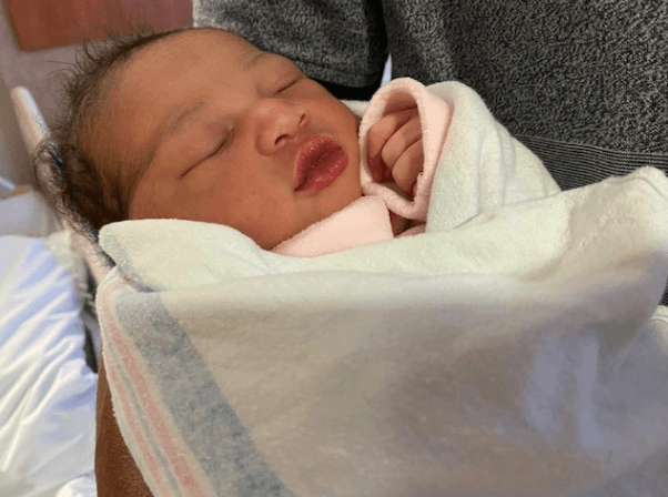 Baby Symphoni nació a las 12:17 a.m.