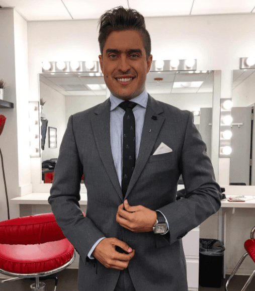 Este color es fácilmente combinable, lo mismo que el traje azul marino.