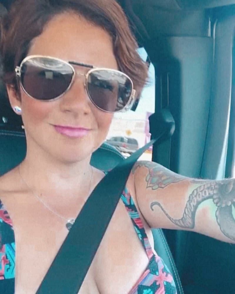 Entre otras de sus propuestas políticas también está empoderar a la mujer, hacer leyes digitales que protejan a las mujeres, trabajar por su gente y su Estado desde allí y no desde lejos, y también impulsar leyes para fortalecer el apoyo a madres solteras o separadas.