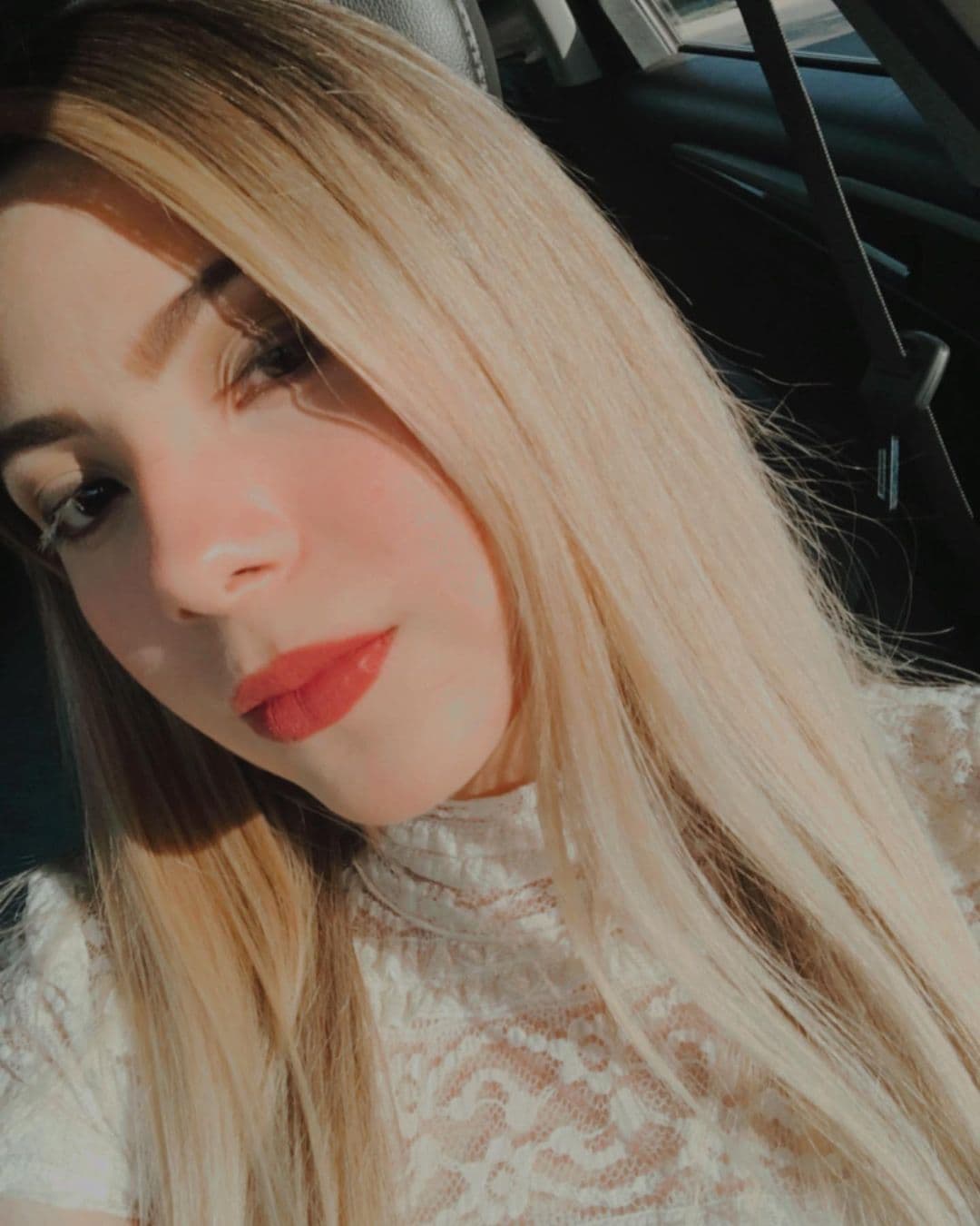 Gabriela y Valeria también hablaron de su hermana Valentina: "Ella sabe también que no le dieron nada. En su momento. Ahorita quién sabe, porque ella está con mis tíos y con la señora Camila. Ella sabe y de hecho ha dado entrevistas y dice que todo lo tiene mi abuela".